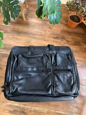 Tumi Large Black Leather Briefcase Travel Bag - Classic Men’s Work Bag